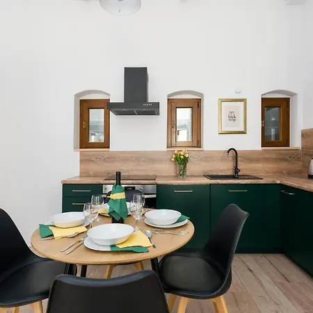 Kamienica Chelmonskiego 10 Przy Mtp By Renters Apartamento