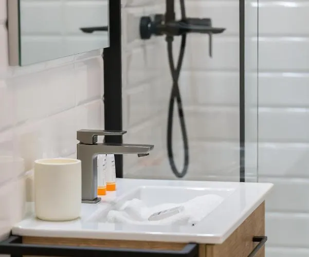 Kamienica Chelmonskiego 10 Przy Mtp By Renters Poznan