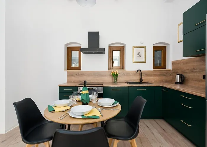 Kamienica Chelmonskiego 10 Przy Mtp By Renters Apartment