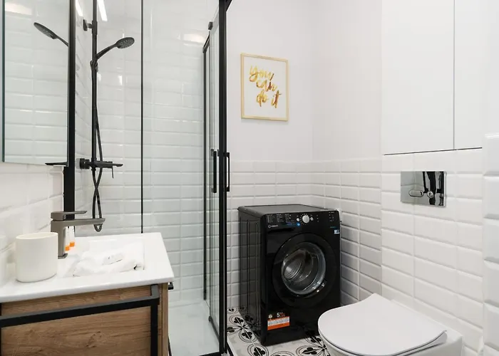 Apartment Kamienica Chelmonskiego 10 Przy Mtp By Renters *