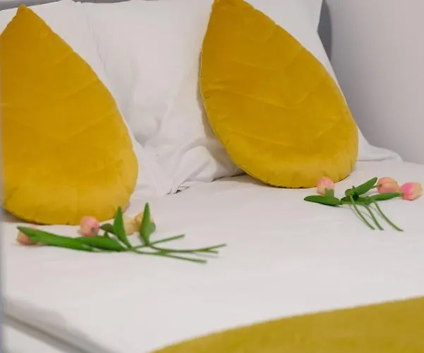 Apartment Kamienica Chelmonskiego 10 Przy Mtp By Renters *